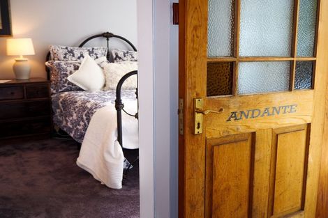 Photo of property in 20 Waikawa Road, Picton, 7220