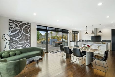 Photo of property in 16 Schopolo Place, Schnapper Rock, Auckland, 0632