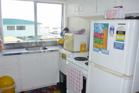 Photo of property in 16 Findlay Street, Moturoa, New Plymouth, 4310