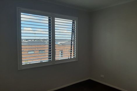 Photo of property in 5/7 Uku Lane, Hobsonville, Auckland, 0616