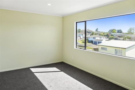 Photo of property in 86a Rosewarne Crescent, Glendene, Auckland, 0602