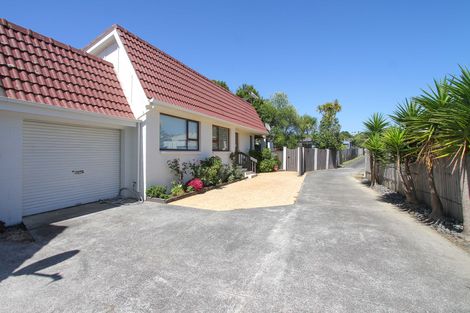 Photo of property in 1/7 Mannering Place, Hillcrest, Auckland, 0627