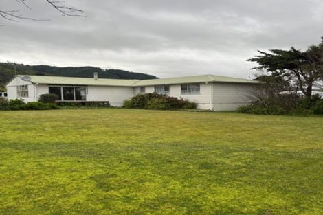 Photo of property in 18 Utauta Street, Waikanae, 5036