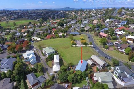 Photo of property in 2/9 Bronzewing Terrace, Unsworth Heights, Auckland, 0632