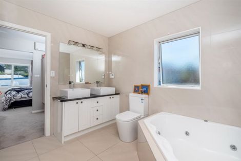 Photo of property in 21a Kenmure Avenue, Forrest Hill, Auckland, 0620