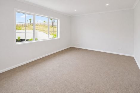 Photo of property in 68 Huntington Park Drive, Greenhithe, Auckland, 0632