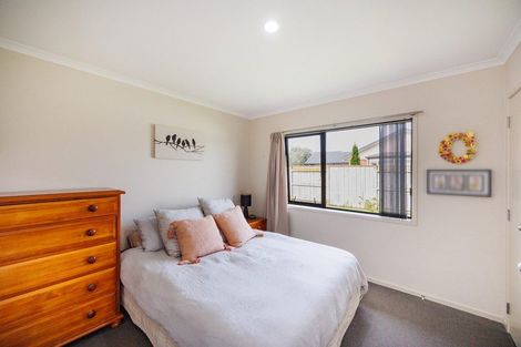 Photo of property in 15 Chestnut Close, Kelvin Grove, Palmerston North, 4414