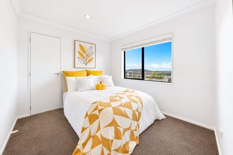 Photo of property in 20 Mackwell Road, Fairview Heights, Auckland, 0632