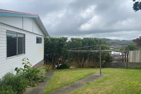 Photo of property in 37 Carluke Street, Paparangi, Wellington, 6037