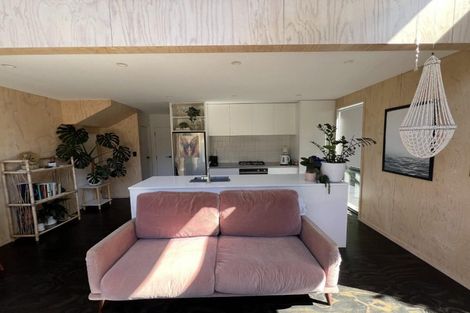 Photo of property in 16 Peace Avenue, Moturoa, New Plymouth, 4310