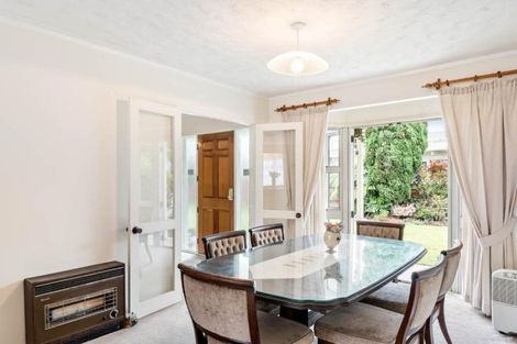 Photo of property in 34 Akoranga Drive, Northcote, Auckland, 0627