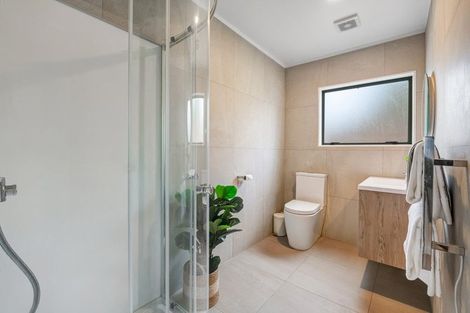 Photo of property in 28 Barbados Drive, Unsworth Heights, Auckland, 0632