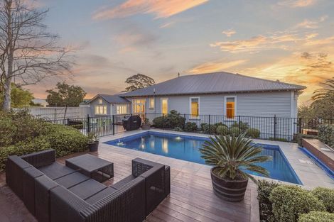 Photo of property in 69 Hackthorne Road, Cashmere, Christchurch, 8022