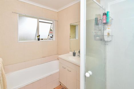 Photo of property in 405a Roscommon Road, Clendon Park, Auckland, 2103
