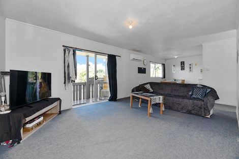 Photo of property in 5 Edgware Road, West Harbour, Auckland, 0618
