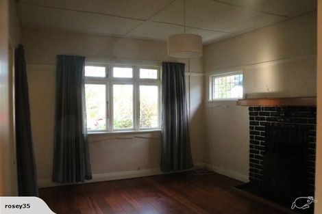 Photo of property in 16 Hinau Street, Eastbourne, Lower Hutt, 5013