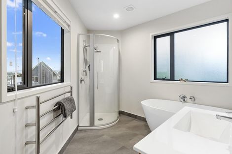 Photo of property in 187 West Harbour Drive, West Harbour, Auckland, 0618