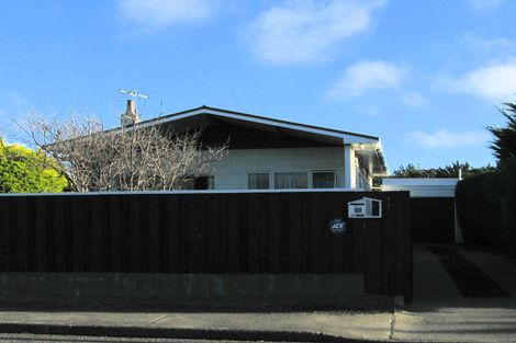 Photo of property in 22a Rauparaha Street, Waikanae Beach, Waikanae, 5036