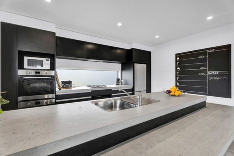 Photo of property in 2 Huetu Place, Bell Block, New Plymouth, 4312