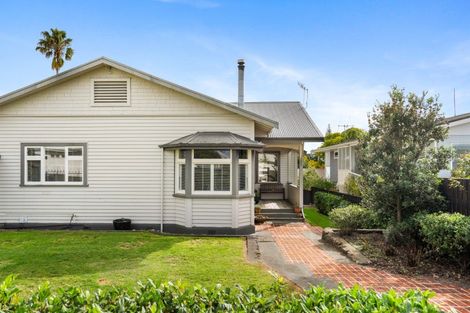 Photo of property in 45 Napier Terrace, Hospital Hill, Napier, 4110