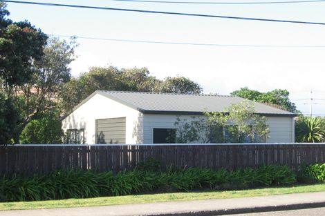 Photo of property in 42 Field Way, Waikanae Beach, Waikanae, 5036