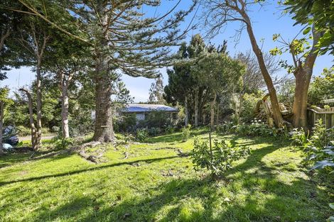 Photo of property in 16 Parrs Cross Road, Henderson, Auckland, 0612
