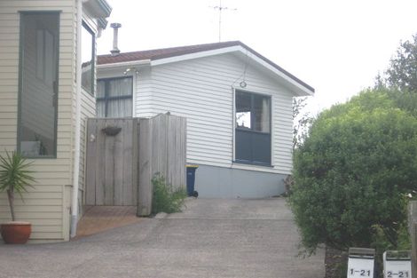 Photo of property in 1/21 Peach Road, Glenfield, Auckland, 0629