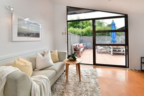 Photo of property in 2/3 Swann Beach Road, Stanmore Bay, Whangaparaoa, 0932