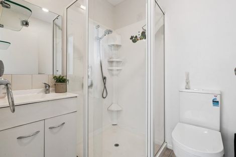 Photo of property in 72l Seabrook Avenue, New Lynn, Auckland, 0600