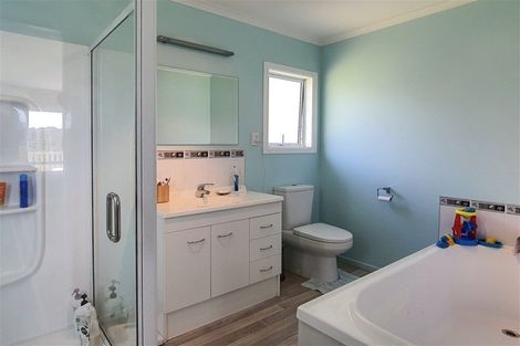 Photo of property in 10 Waterview Place, Haruru, 0204