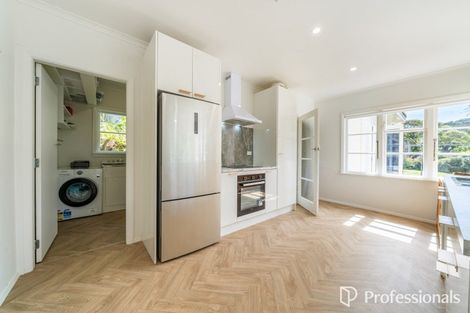 Photo of property in 6 Te Whiti Grove, Korokoro, Lower Hutt, 5012