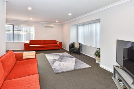 Photo of property in 56 Lothian Brae, Wattle Downs, Auckland, 2103