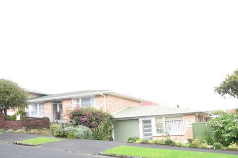 Photo of property in 2c Cheriton Road, Mellons Bay, Auckland, 2014