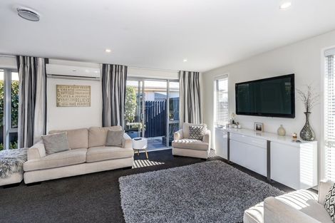 Photo of property in 21 Royal Park Drive, Parklands, Christchurch, 8083