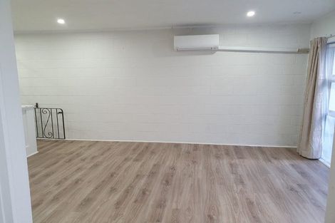 Photo of property in 2/5 Oates Road, Glen Eden, Auckland, 0602