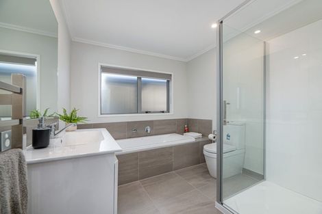 Photo of property in 16a Pine Avenue, Henderson, Auckland, 0612