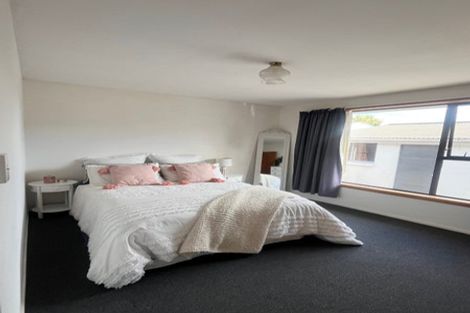 Photo of property in 15 Talltree Avenue, Avonhead, Christchurch, 8042