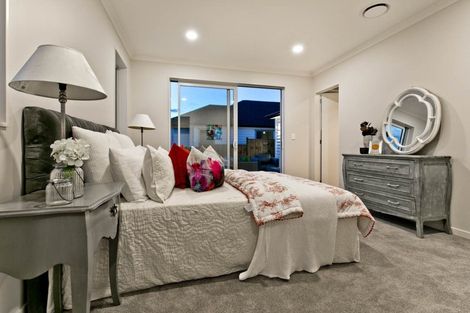 Photo of property in 18 Cassidy Drive, Orewa, 0931