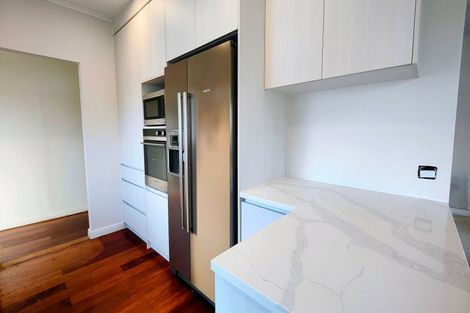 Photo of property in 1/63 Pupuke Road, Birkenhead, Auckland, 0627