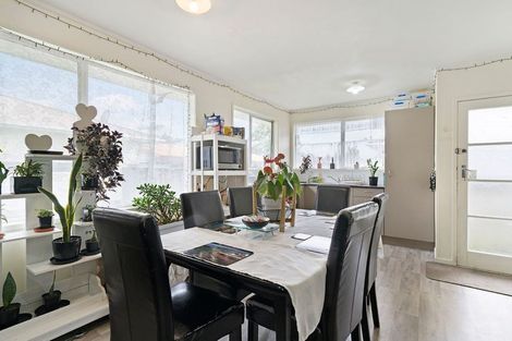 Photo of property in 1 Riverpark Crescent, Henderson, Auckland, 0610