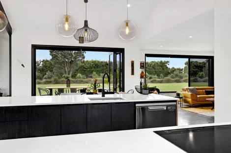 Photo of property in 450 Waitara Road, Huirangi, New Plymouth, 4373