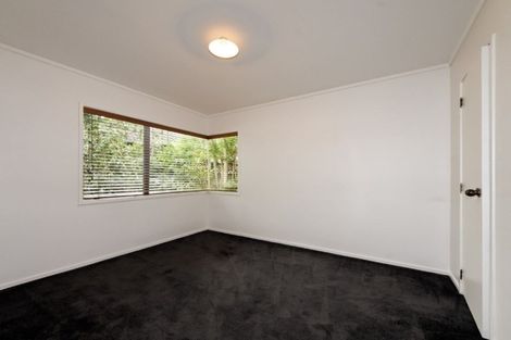 Photo of property in 8 Oakhaven Place, Ranui, Auckland, 0612