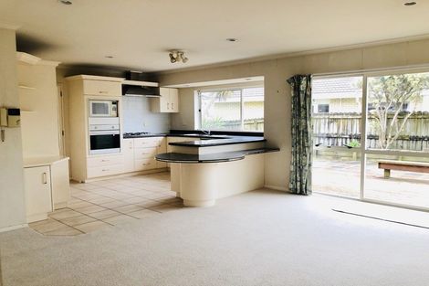 Photo of property in 1 Arrathorne Place, Northpark, Auckland, 2013