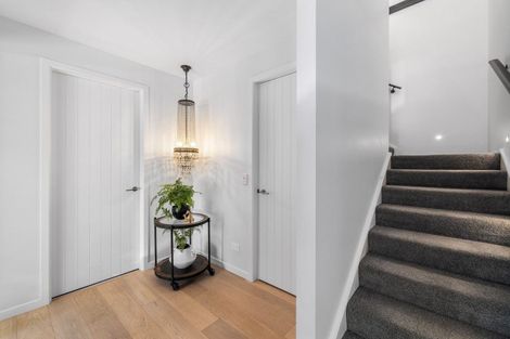 Photo of property in 341 Devonport Road, Tauranga, 3110