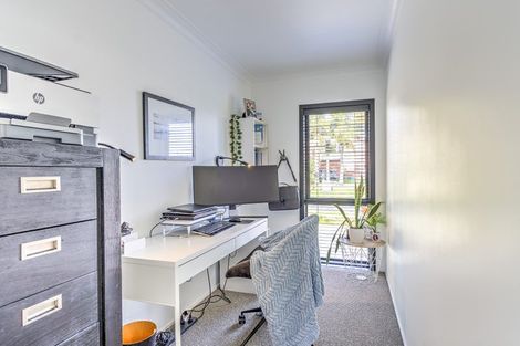 Photo of property in 77 Gilbass Avenue, Hamilton Lake, Hamilton, 3204