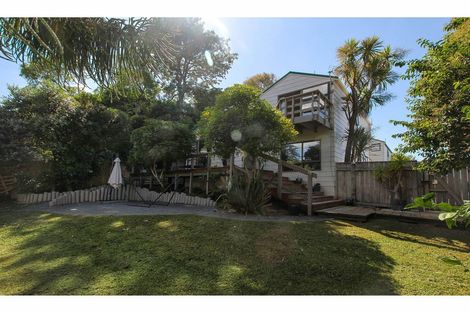 Photo of property in 2/2 Ceramco Place, Torbay, Auckland, 0630