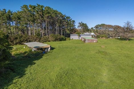 Photo of property in 2640 South Head Road, South Head, Helensville, 0874