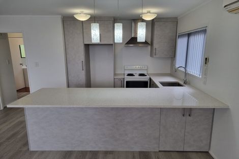 Photo of property in 36 Lorikeet Place, Unsworth Heights, Auckland, 0632