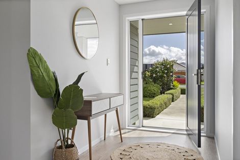 Photo of property in 28 Feist Street, Carterton, 5713