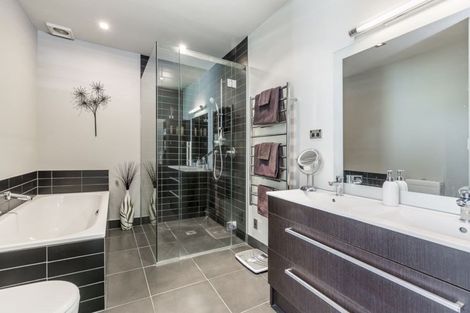 Photo of property in 4a Norwood Road, Bayswater, Auckland, 0622